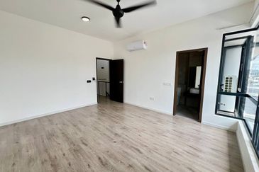 Persiaran Bukit Raja 2