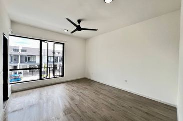 Persiaran Bukit Raja 2