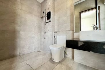 Persiaran Bukit Raja 2