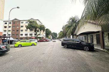 Bandar Bukit Tinggi 1 Apartment