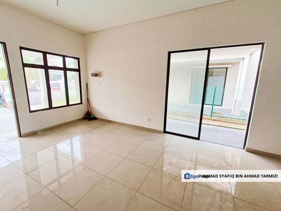 (End Lot) Terrace Jalan Angkasa, Bandar Mahkota, Banting , Selangor, Banting