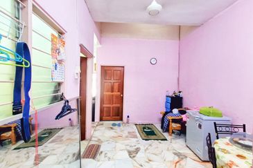 Freehold, Renovated - Single Storey Taman Baiduri Banting, Selangor