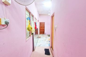 Freehold, Renovated - Single Storey Taman Baiduri Banting, Selangor