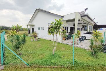 Pulau Indah ( Pulau Lumut )