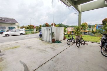 Pulau Indah ( Pulau Lumut )