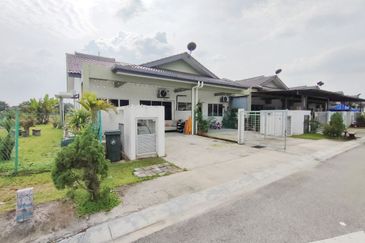 Pulau Indah ( Pulau Lumut )