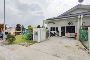 Pulau Indah ( Pulau Lumut )