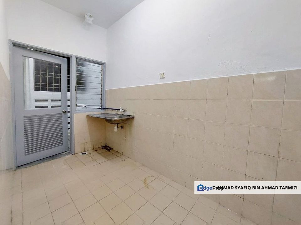 (REFURBISHED-LOW LEVEL) Apartment Dataran Otomobil Sek15 Shah Alam, Selangor, Shah Alam