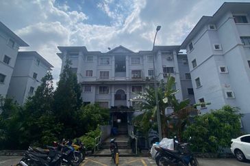 (Well maintained unit) Kasuarina Salju Apartment, Bandar Puncak Alam