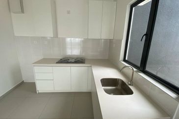 (FREEHOLD & HIGH FLOOR with BALCONY) Huni D' @ Eco Ardence Service Residence Setia Alam