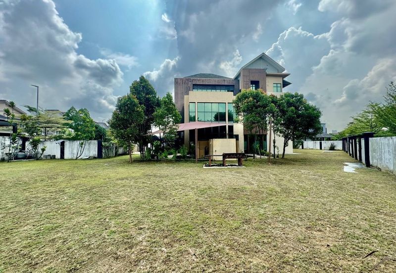 Kristal Court, Seksyen 7