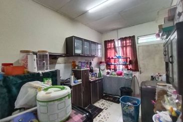 Jalan Semarak, Bukit Beruntung