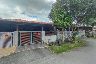 Jalan Semarak, Bukit Beruntung