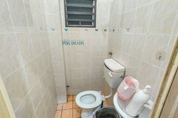 Jalan Haji Iman Omar 