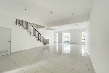 Lily Encorp Cahaya Alam