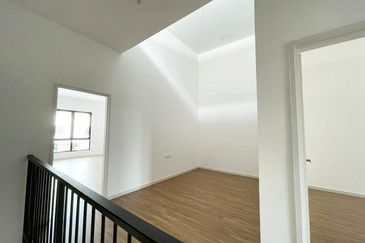 Lily Encorp Cahaya Alam