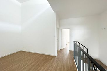 Lily Encorp Cahaya Alam