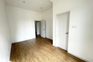 Lily Encorp Cahaya Alam