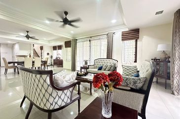 (Corner Lot, Renovated) Bukit Jelutong Jalan Mimbar U8 Shah Alam Double Storey Courtyard