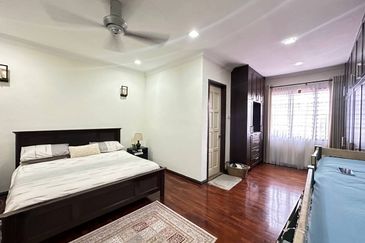 (Corner Lot, Renovated) Bukit Jelutong Jalan Mimbar U8 Shah Alam Double Storey Courtyard
