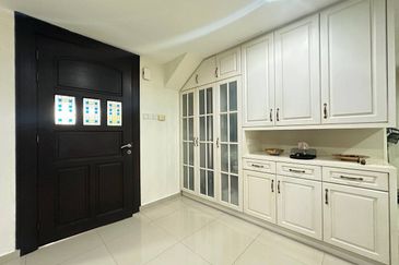 (Corner Lot, Renovated) Bukit Jelutong Jalan Mimbar U8 Shah Alam Double Storey Courtyard