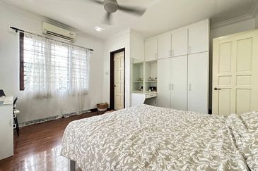 (Corner Lot, Renovated) Bukit Jelutong Jalan Mimbar U8 Shah Alam Double Storey Courtyard