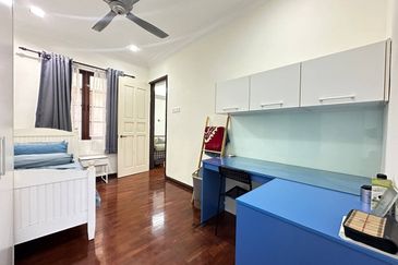 (Corner Lot, Renovated) Bukit Jelutong Jalan Mimbar U8 Shah Alam Double Storey Courtyard