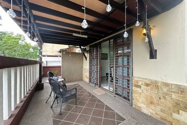 (Corner Lot, Renovated) Bukit Jelutong Jalan Mimbar U8 Shah Alam Double Storey Courtyard