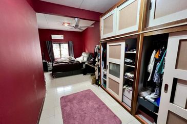 (End Lot, Freehold, Non Bumi) Double Storey Terrace Jalan Jeriji Seksyen U8 Bukit Jelutong, Shah Alam.