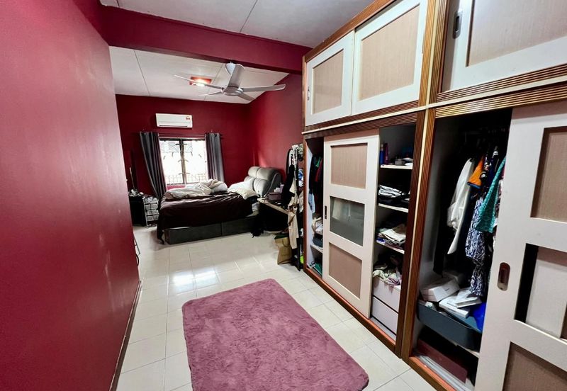 (End Lot, Freehold, Non Bumi) Double Storey Terrace Jalan Jeriji Seksyen U8 Bukit Jelutong, Shah Alam.