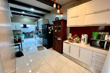 (End Lot, Freehold, Non Bumi) Double Storey Terrace Jalan Jeriji Seksyen U8 Bukit Jelutong, Shah Alam.