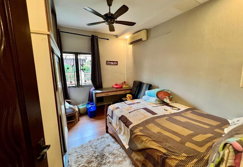 (End Lot, Freehold, Non Bumi) Double Storey Terrace Jalan Jeriji Seksyen U8 Bukit Jelutong, Shah Alam.