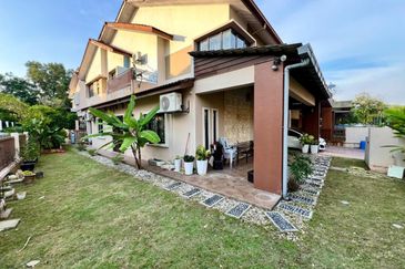 (End Lot, Freehold, Non Bumi) Double Storey Terrace Jalan Jeriji Seksyen U8 Bukit Jelutong, Shah Alam.