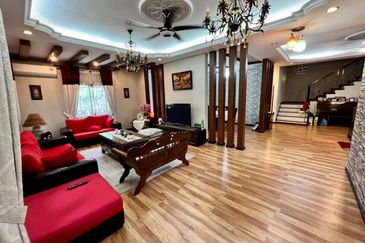 (End Lot, Freehold, Non Bumi) Double Storey Terrace Jalan Jeriji Seksyen U8 Bukit Jelutong, Shah Alam.