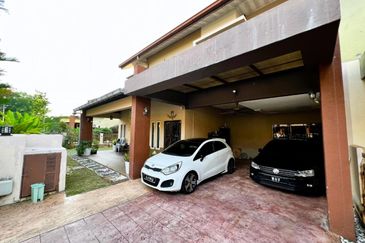 (End Lot, Freehold, Non Bumi) Double Storey Terrace Jalan Jeriji Seksyen U8 Bukit Jelutong, Shah Alam.