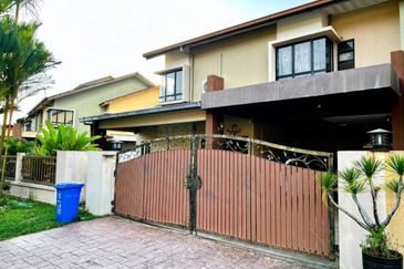 (End Lot, Freehold, Non Bumi) Double Storey Terrace Jalan Jeriji Seksyen U8 Bukit Jelutong, Shah Alam.