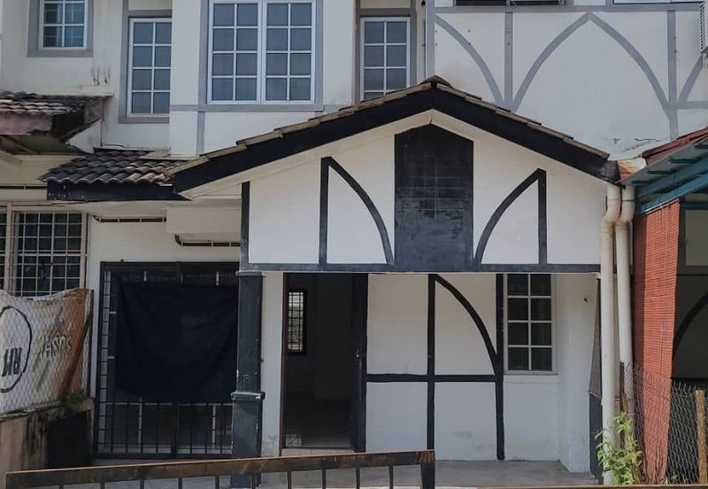 (Near Tesco,Hypermarket) Double Storey Fasa 3 Puncak Alam, Selangor