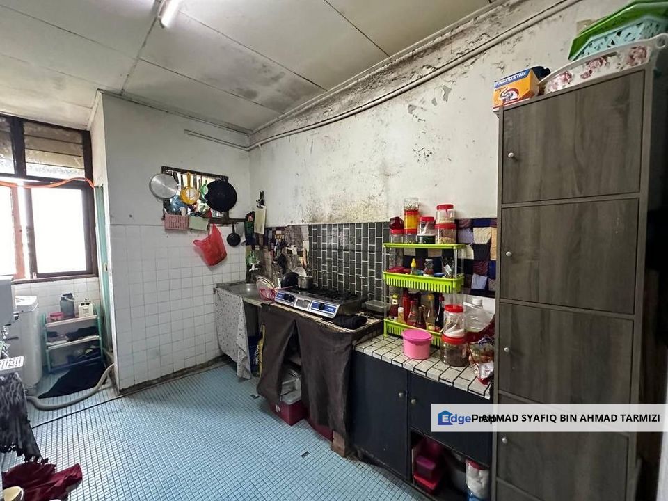 (Besar) Flat Pkns Seksyen 24 Shah Alam , Selangor, Shah Alam