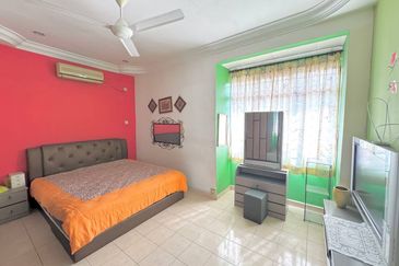 Lorong Az- Zaharah 10/10