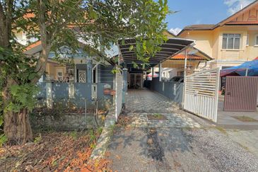 Lorong Az- Zaharah 10/10