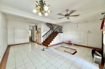 Jalan Anggerik Aranda 31/41