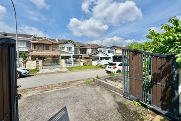 Jalan Anggerik Aranda 31/41