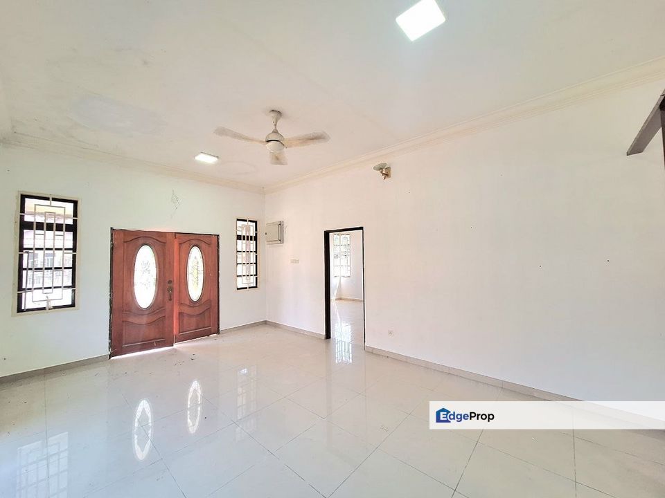 (Renovated) Banglo Setingkat Near To Quayside Mall Shah Alam, Selangor, Shah Alam