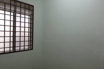 Taman Ehsan Jaya /3 bedrooms shop apartment/RM 800