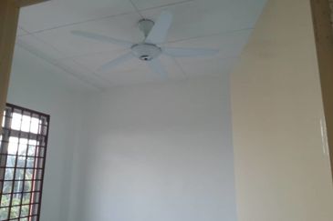 Taman Ehsan Jaya /3 bedrooms shop apartment/RM 800