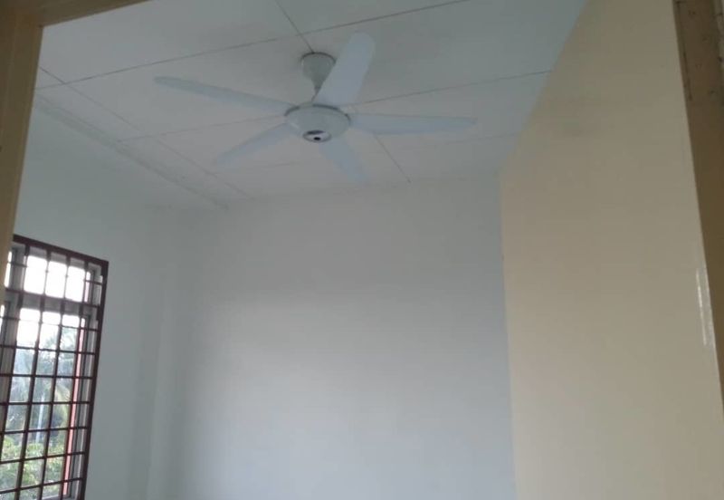 Taman Ehsan Jaya /3 bedrooms shop apartment/RM 800