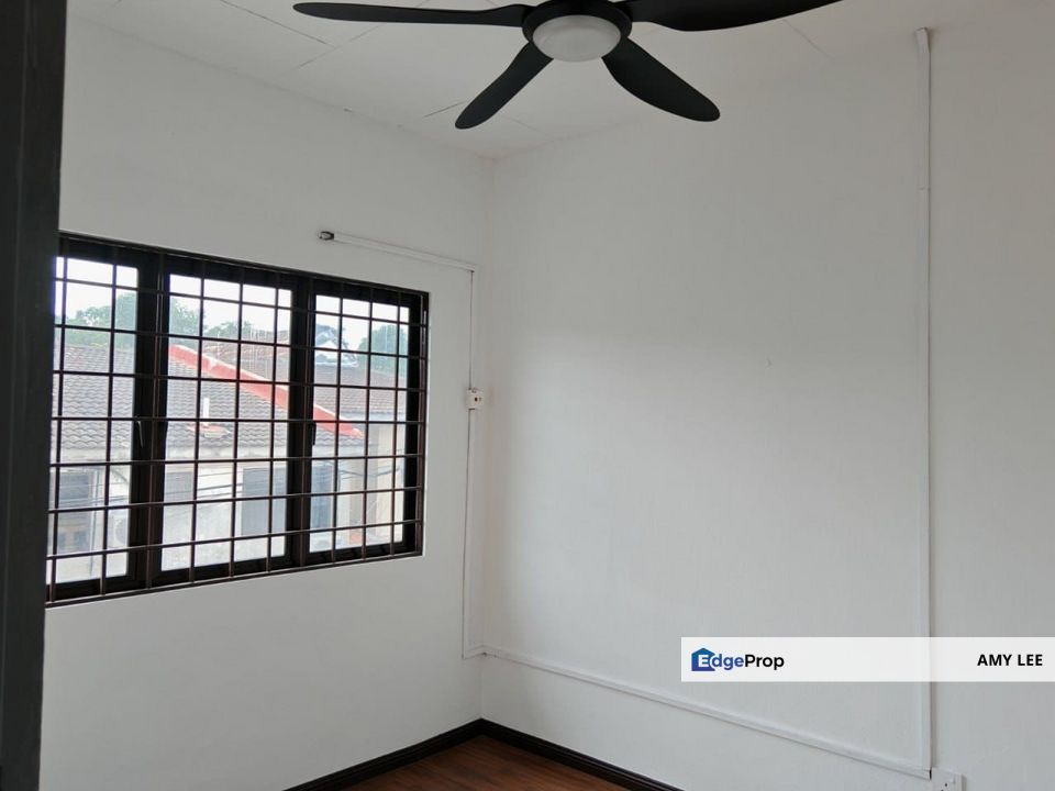 Larkin  / Suriamas Suite Apartment / 3 bedrooms / Partial, Johor, Johor Bahru