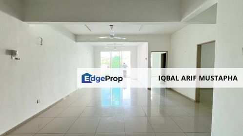 Ehsan Residence Condominium Sepang For Sale Low Floor 4 Bedroom Facing Pool. Partially furnished 2 Carpark unit. Strata Ready!!, Selangor, Sepang