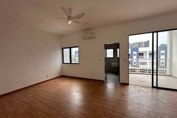 Ayden Townhouse Warisan Puteri