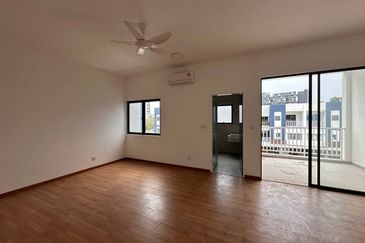 Ayden Townhouse Warisan Puteri